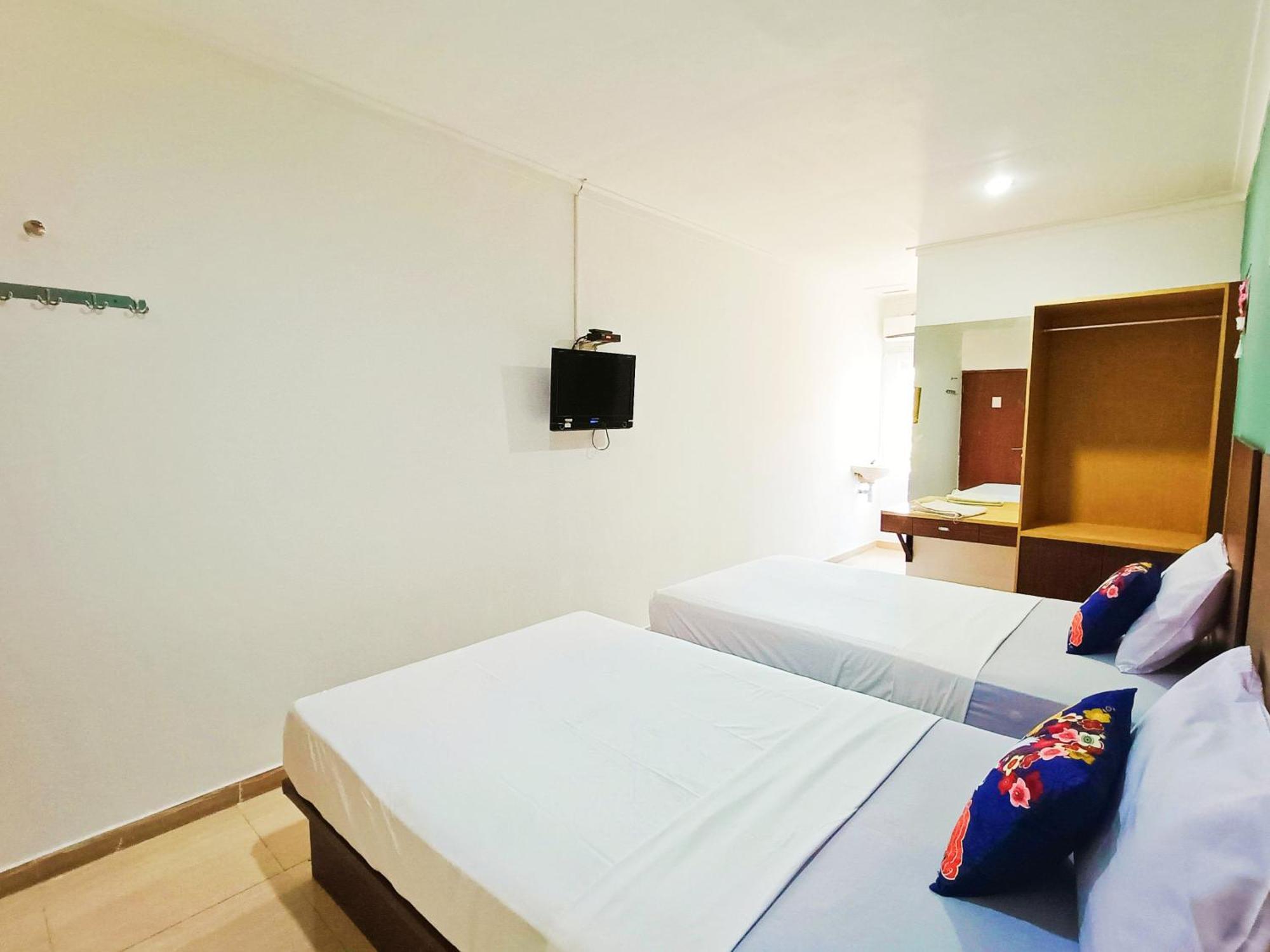 Yutaka Inn Dukuh Kupang Surabaya Exterior photo